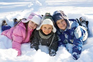 GRT-ND09-kidsplayinginsnow-i